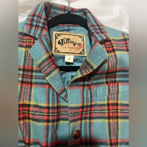 Selling a rarely worn blazer jacket, wooden buttons and beautiful color pattern. - Picture 2 of 5